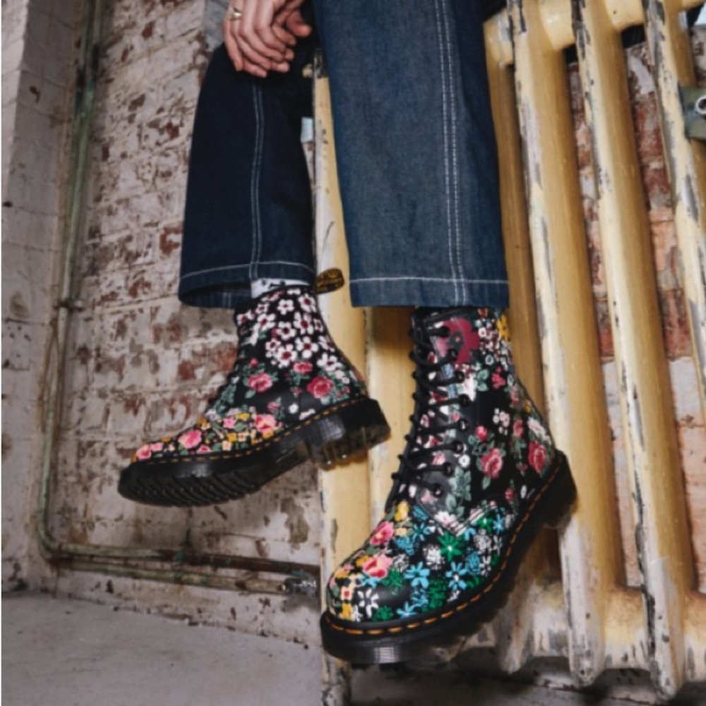 DR. MARTENS Sinclair Floral Mash Up - Picture 12 of 13